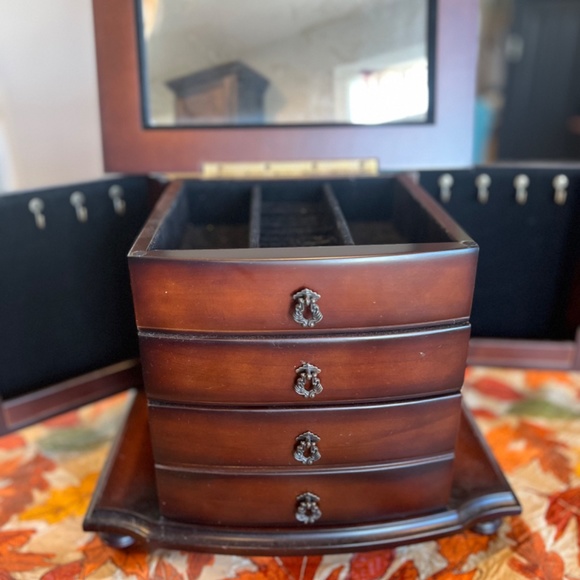 Vintage Mahogany Jewelry Box - Picture 3 of 9